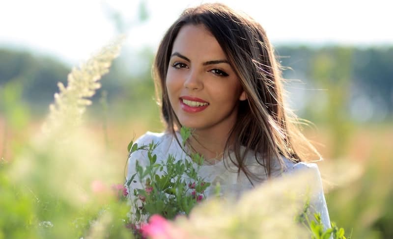How To Make A Girl Smile -- 7 Simple Things To Make Her Smile